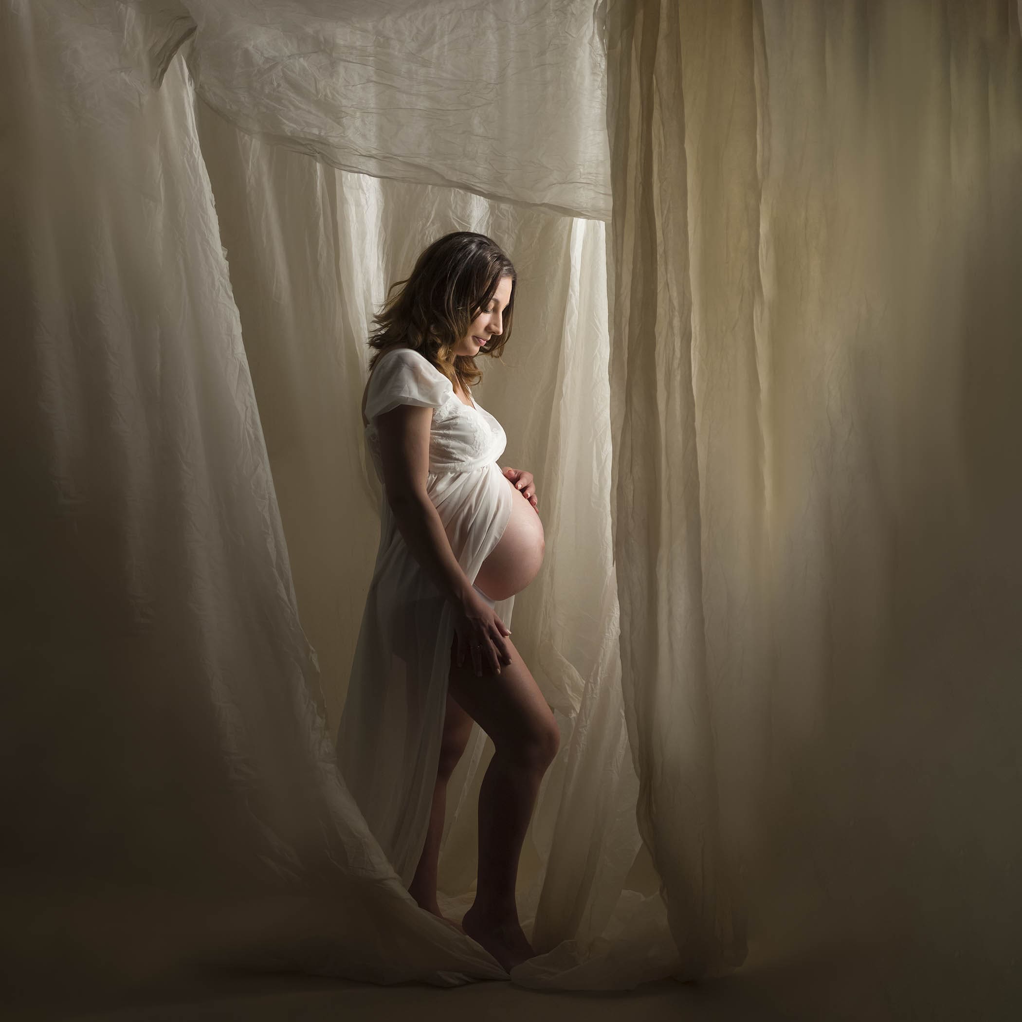 Foto mujer de blanco embarazada